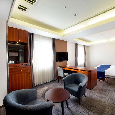 Surestay Plus Hotel By Best Western Shin-Ósaka Exteriér fotografie