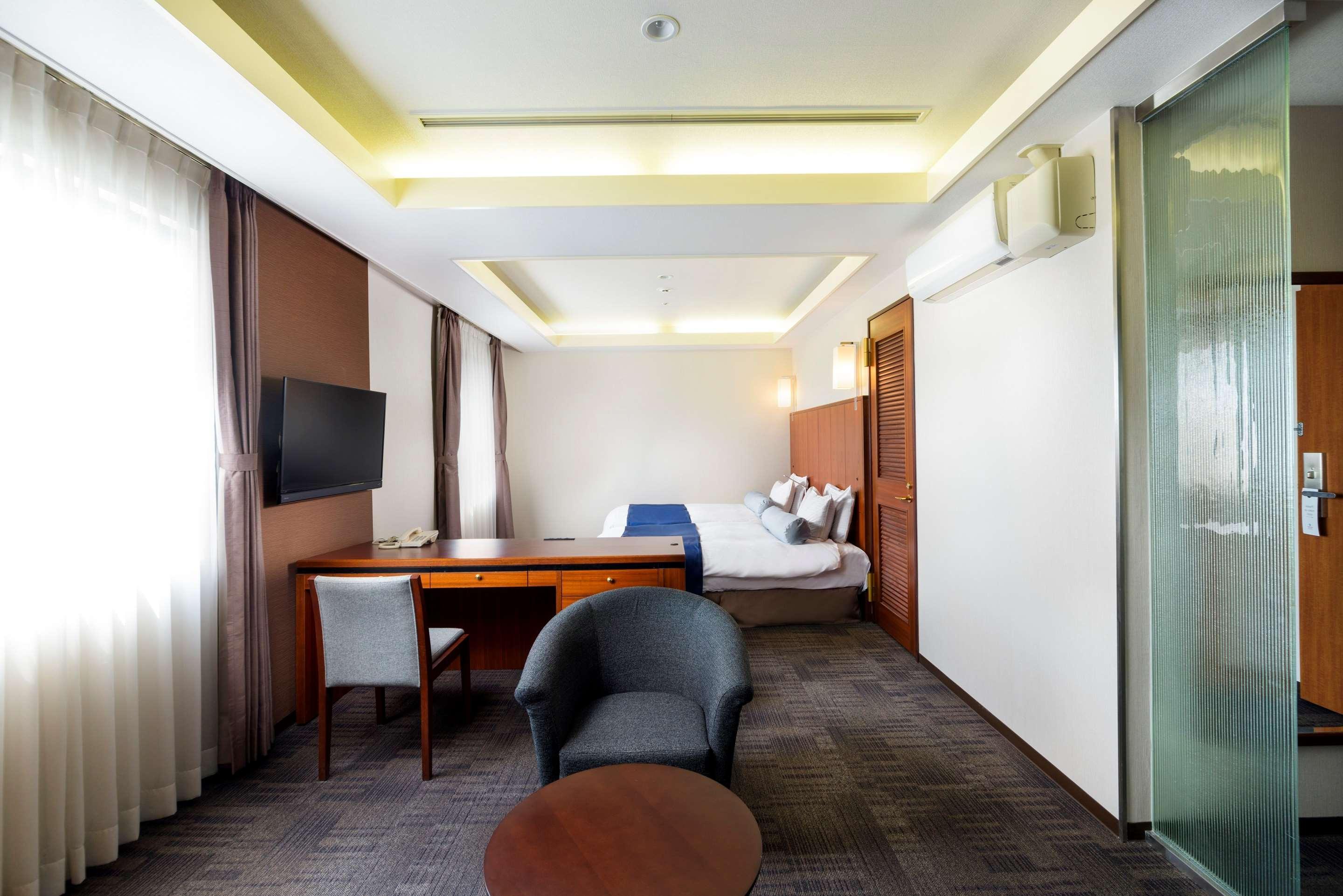 Surestay Plus Hotel By Best Western Shin-Ósaka Exteriér fotografie