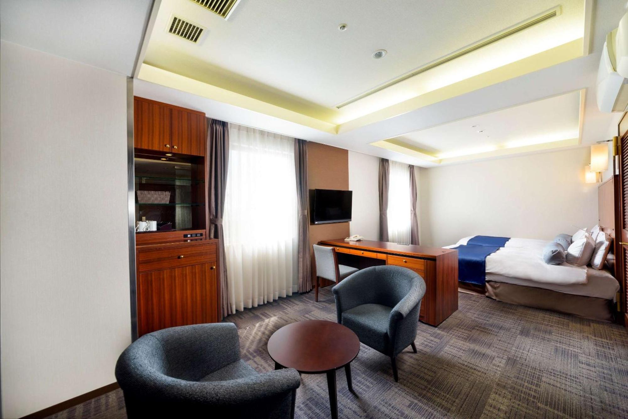 Surestay Plus Hotel By Best Western Shin-Ósaka Exteriér fotografie